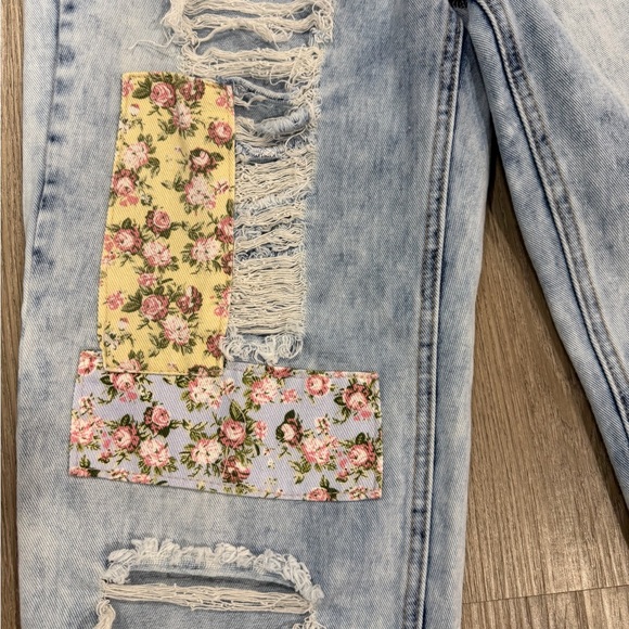 Francesca's Collections Light Blue Distressed Jeans with Floral Patchwork - Picture 3 of 8
